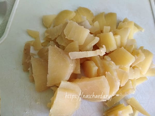 картофель порезать брусочками