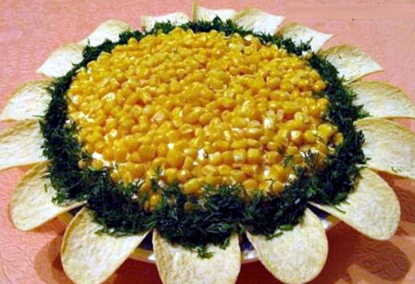 подсолнух с чипсами и кукурузой