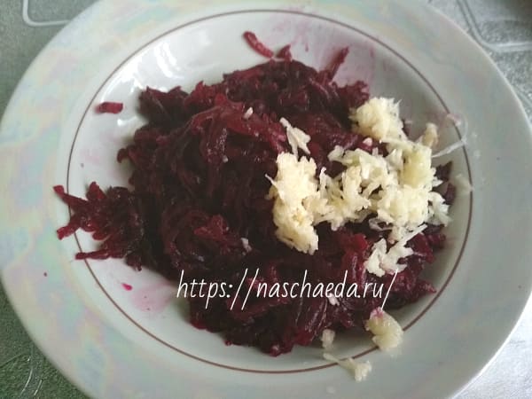 свеклу смешать с чесноком