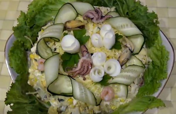 из морского коктейля в масле