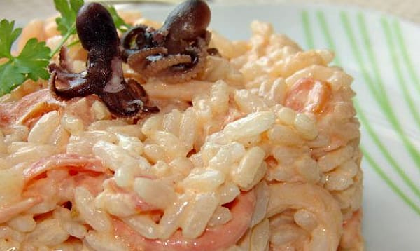 морской коктейль с рисом