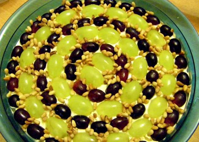 с копченой грудкой и кедровыми