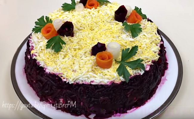 С огурцами