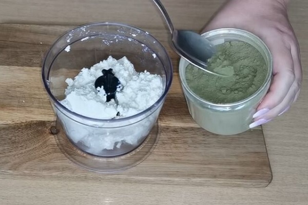 Творог и сухой шпинат