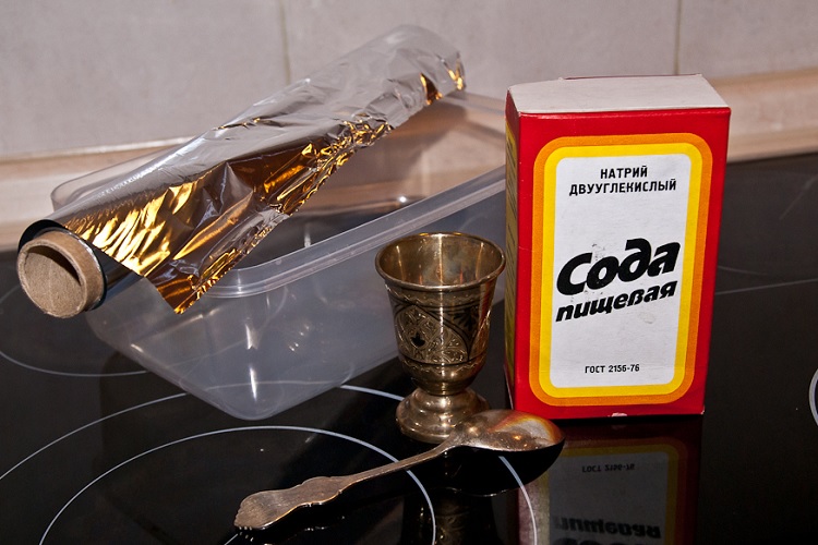 Сода и фольга
