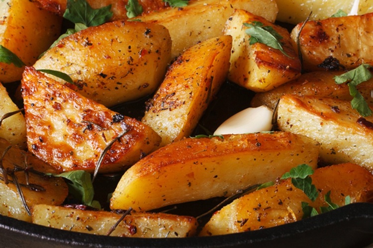 Картофель дольками по-деревенски