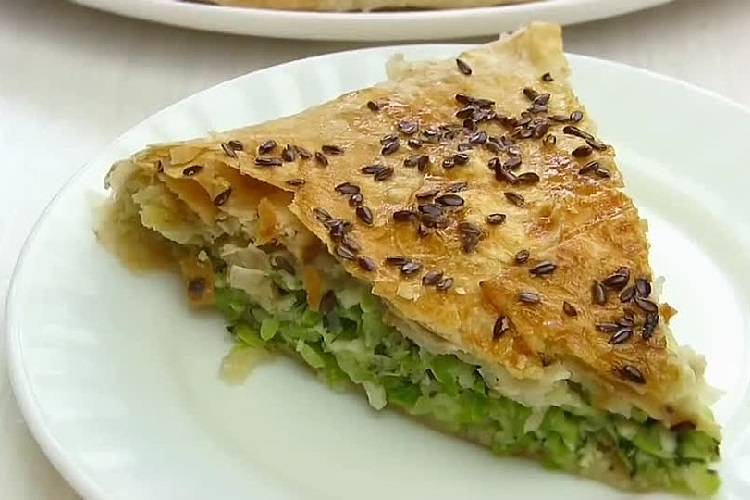 Пирог из лаваша с кабачком и брынзой в духовке