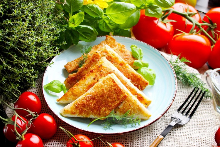 Быстрые пирожки из лаваша с сыром и ветчиной