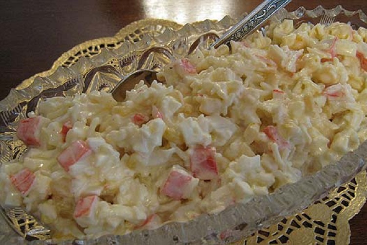 Салат с крабовыми палочками
