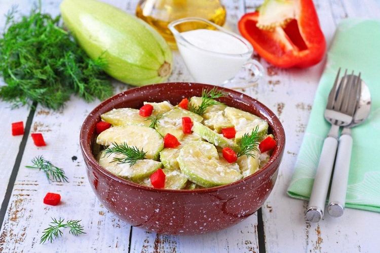 Кабачки, тушёные в сметане