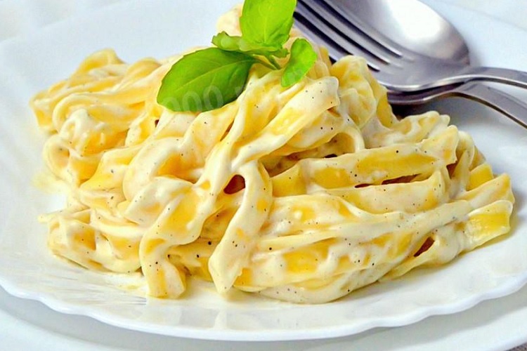 Макароны в сливочном соусе