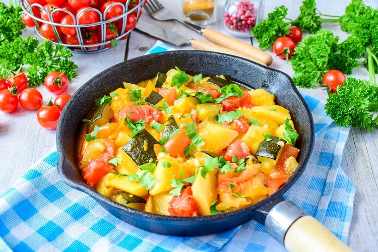 Овощное рагу с картофелем