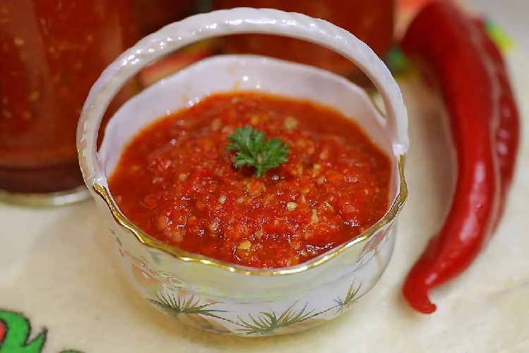 Аджика с чесночными стрелками