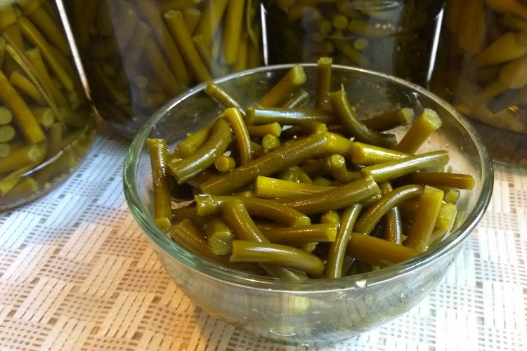 Чесночные стрелки с корицей на зиму