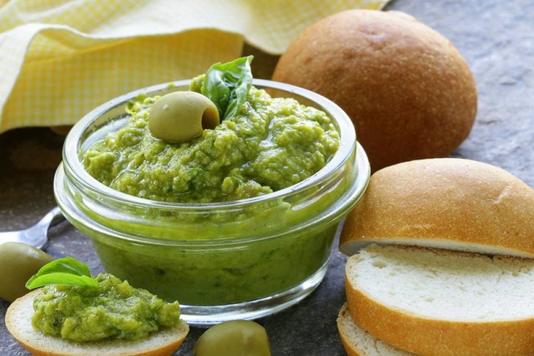 С оливками и оливковым маслом