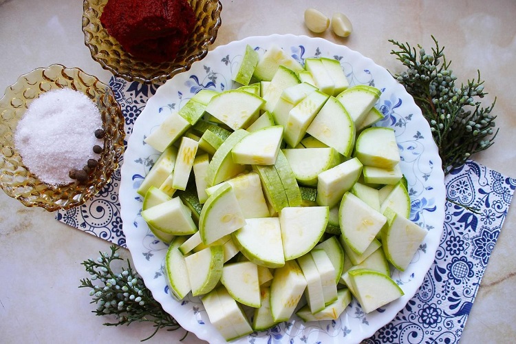 Кабачки кусочками