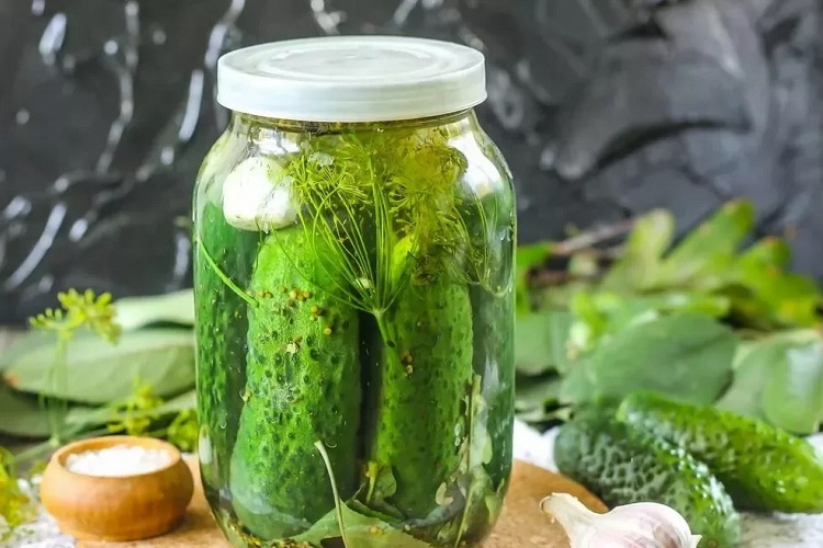 Классический салат из огурцов с горчицей