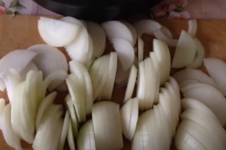 Лук тонкими кольцами