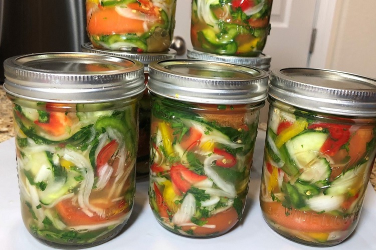 С капустой и яблоками