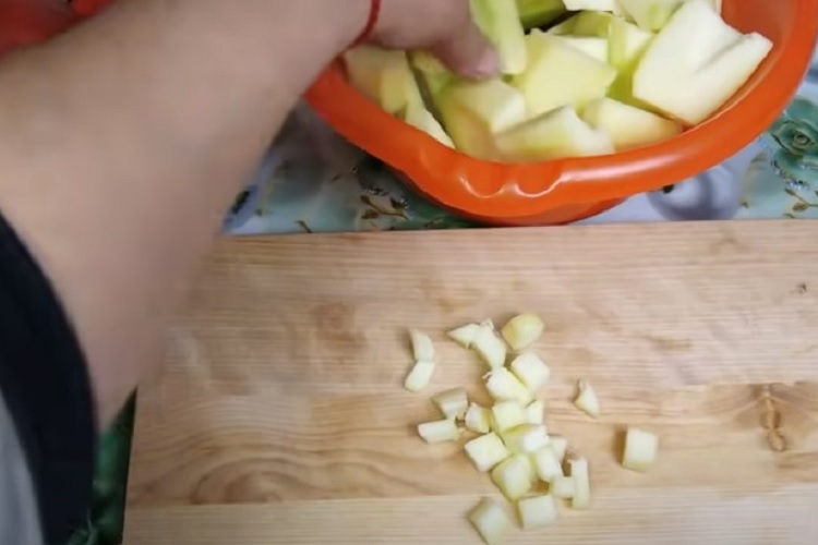 Кабачки кубиками