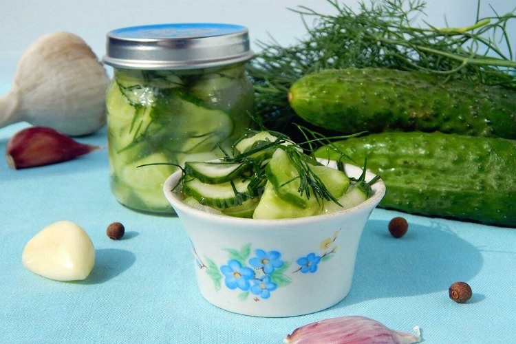 С чесноком и зеленью