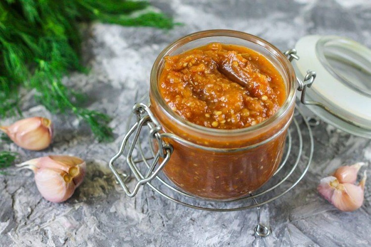 С баклажанами, луком и морковью