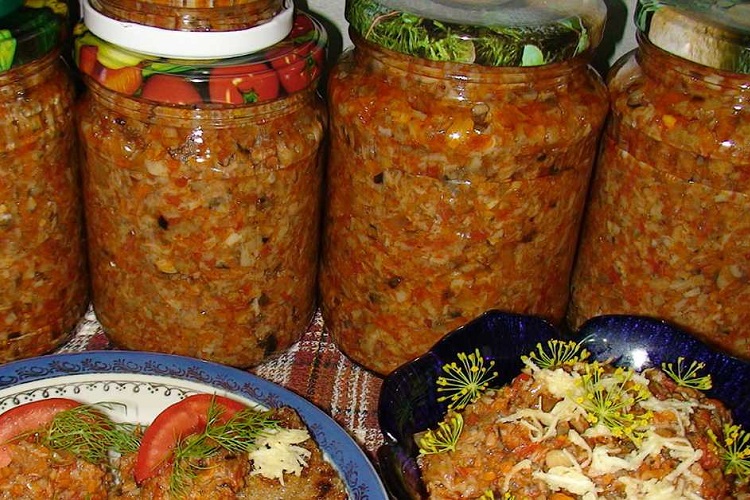 Икра из груздей на зиму с морковью и томатным соусом