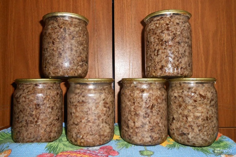Икра из груздей в банках