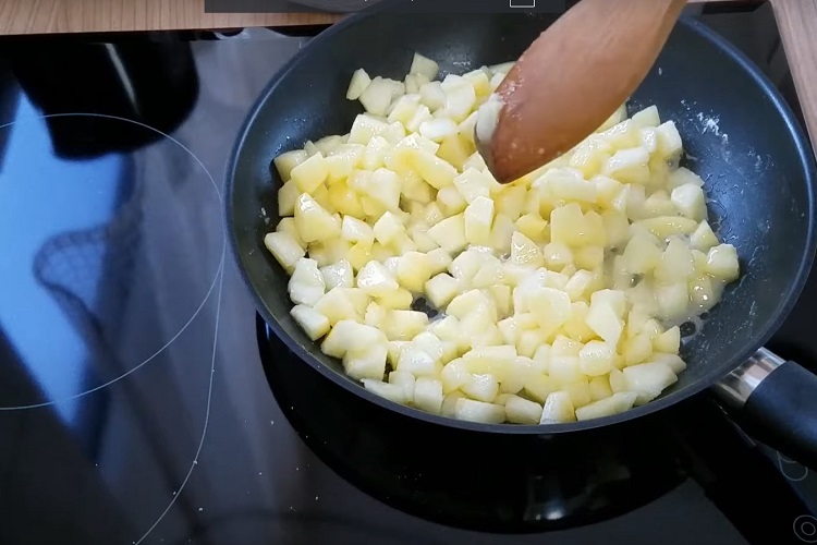 Приготовление яблочной начинки для пирожков