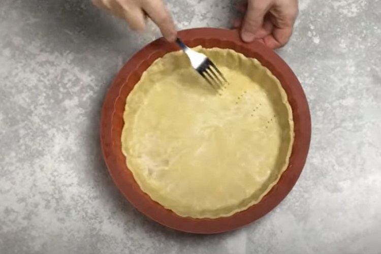 Прокалывание теста