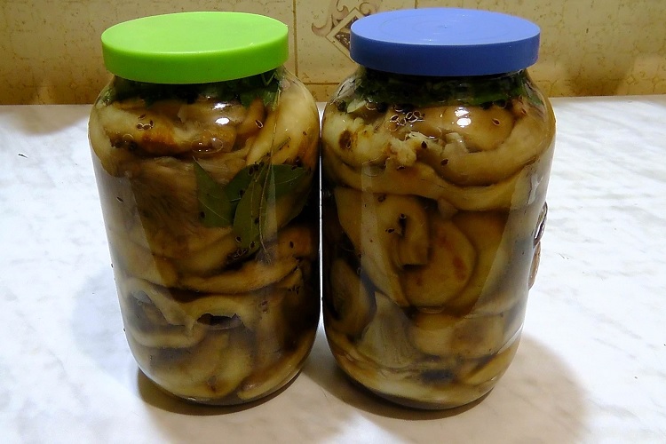 С маслом без рассола