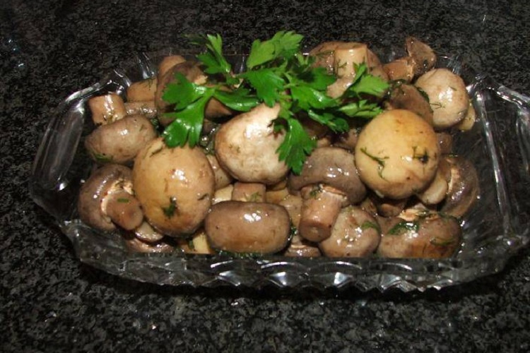 С луком и корнем хрена