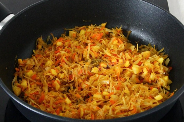 Яблоки с капустой