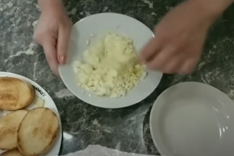 Заправка майонезом