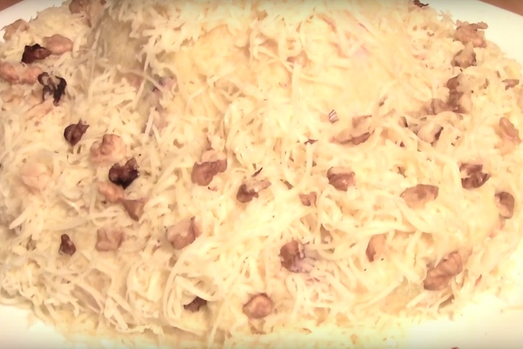 Украшение шапки Мономаха орехами