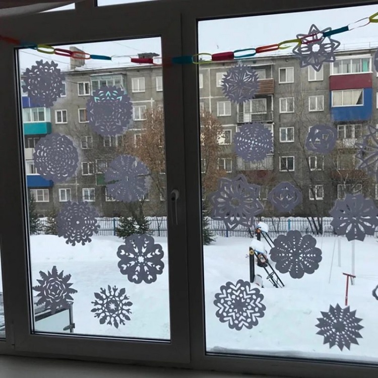 Снежинки в подъезде