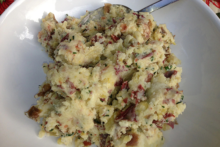 Картофельное пюре с беконом и грибами