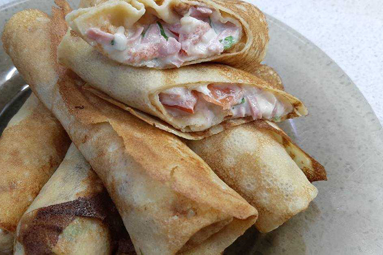 Блины с колбасой и сыром