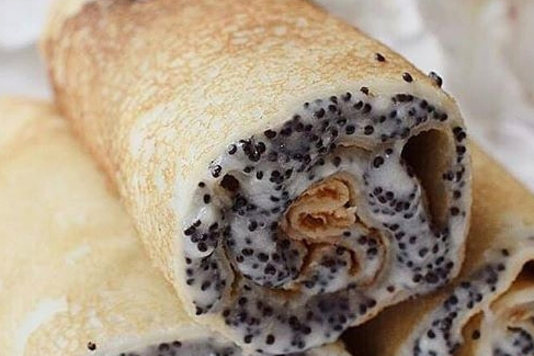 Блины с маком и кокосовой стружкой