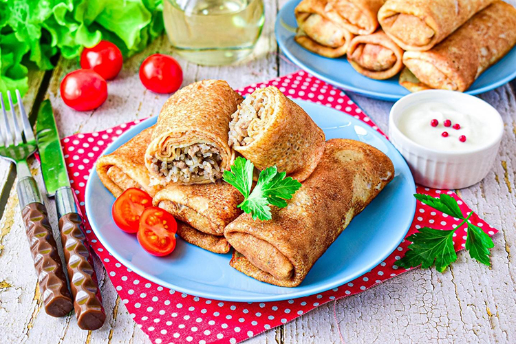 Блины с мясом и рисом