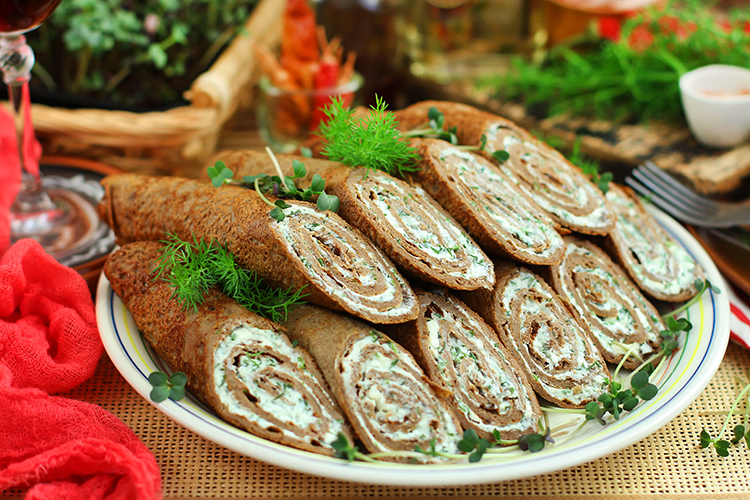 Блины с селедочно-укропным маслом