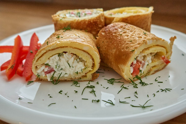 Блины с сыром, хреном и чили